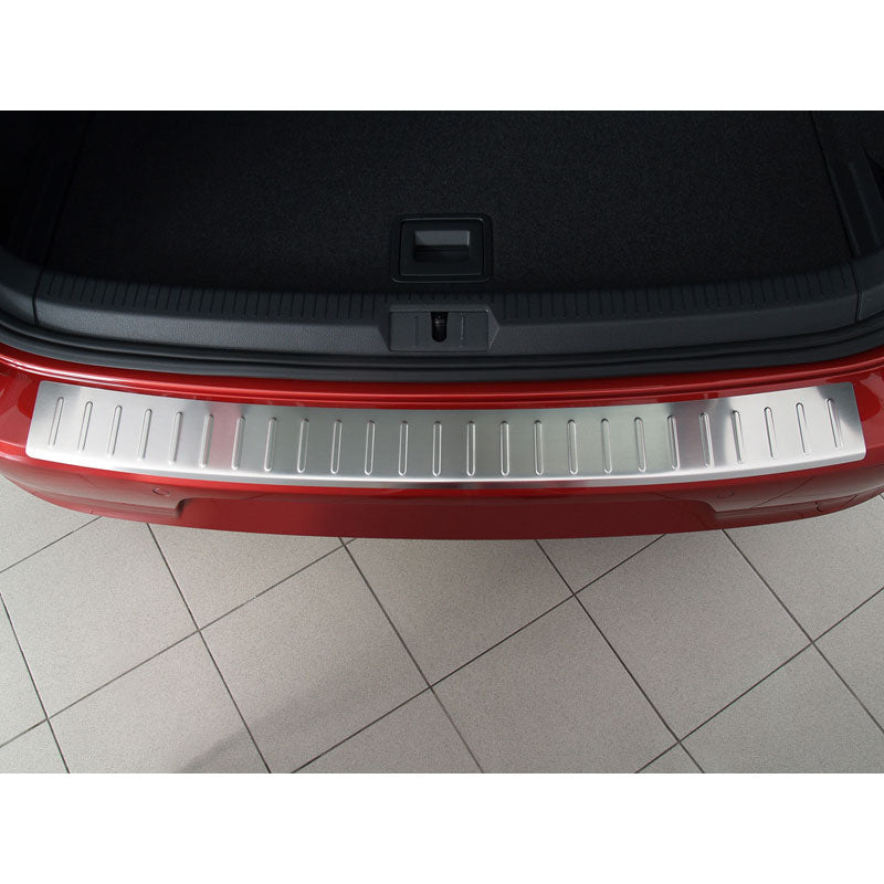 Avisa, Bagkofangerbeskytter, Rustfritstål, passer til Volkswagen Golf VII 3/5 døre 2012-2017 & FL 2017-2019 'Ribs'
