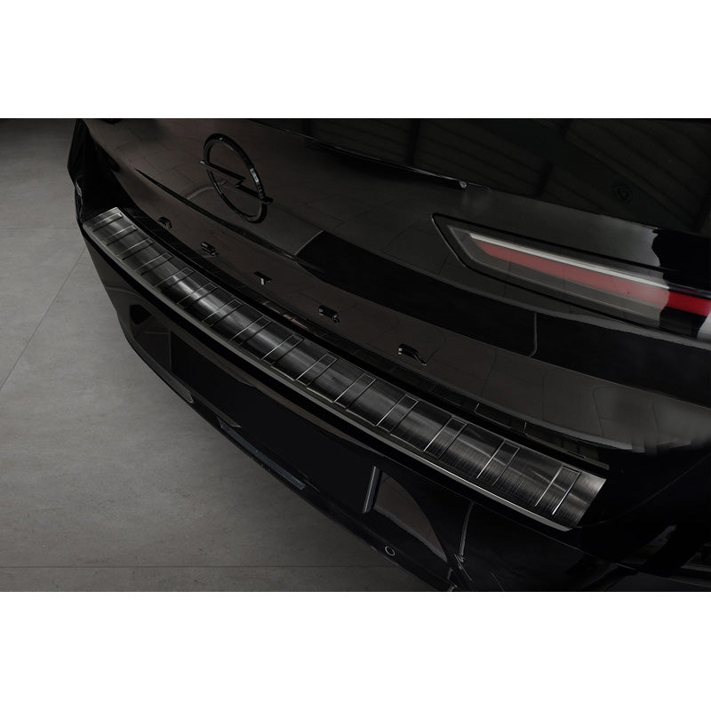 Avisa, Bagkofangerbeskytter, Sort, Rustfritstål, passer til Opel Astra L HB 5-døre 2021- 'Ribs'