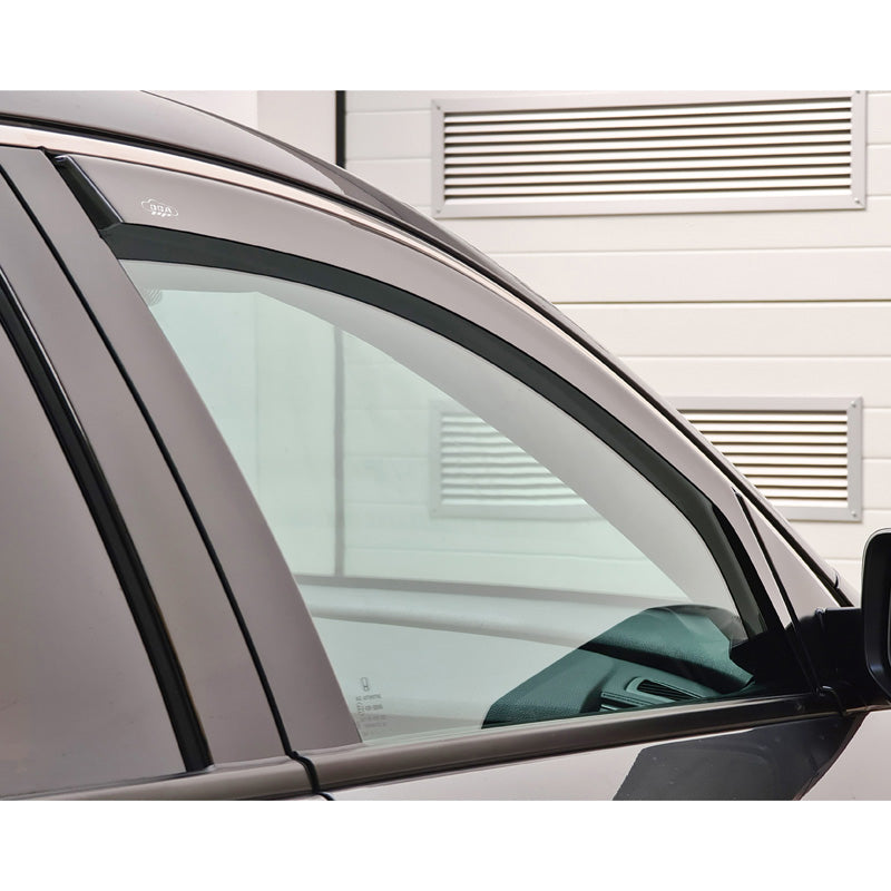 DGA, Vindafvisere, Røgfarvet, til fordøre, 2 stk., passer til Suzuki Swift V (AZ) 5-dørs (2017-2024)